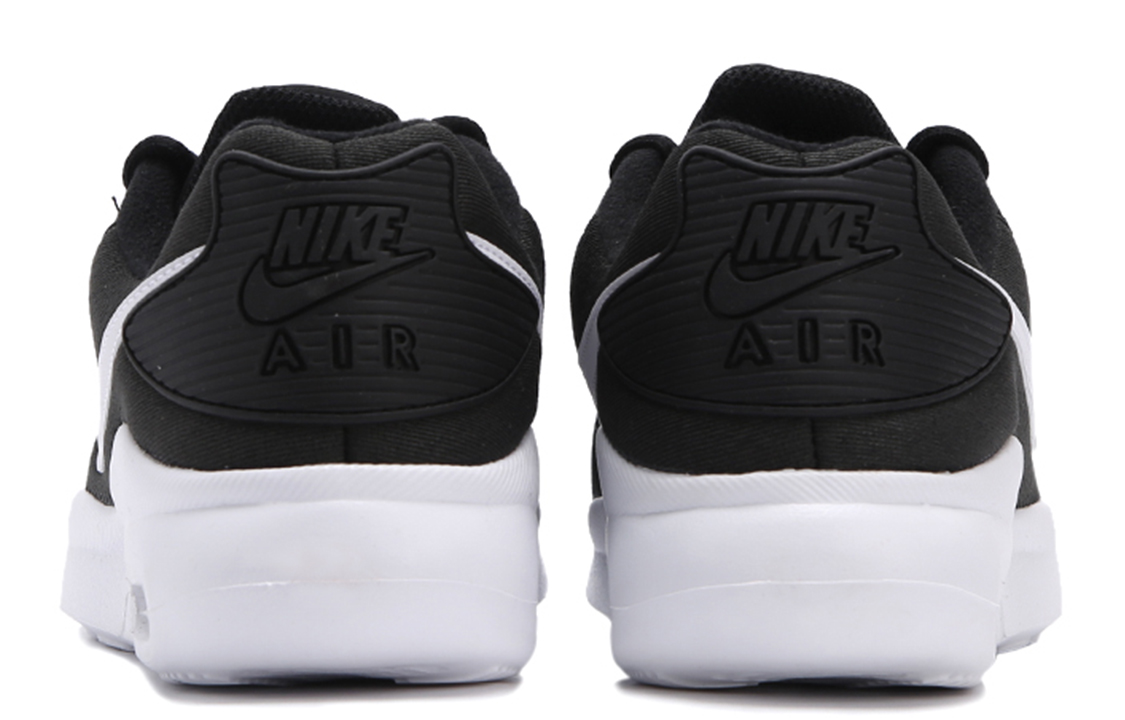 Женские кроссовки Nike Air Max Oketo (черно-белые) — фото 4