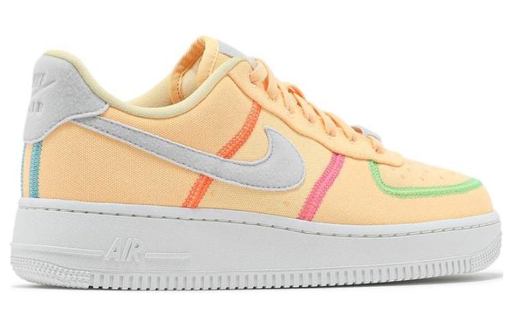 Женские кроссовки Nike Air Force 1 '07 LX (белыйоранжевый) — фото 4