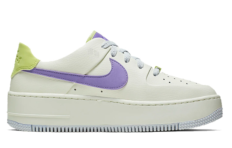 Женские кроссовки Nike Air Force 1 Sage (бело-фиолетовые) — 米白/淡紫 — фото 2