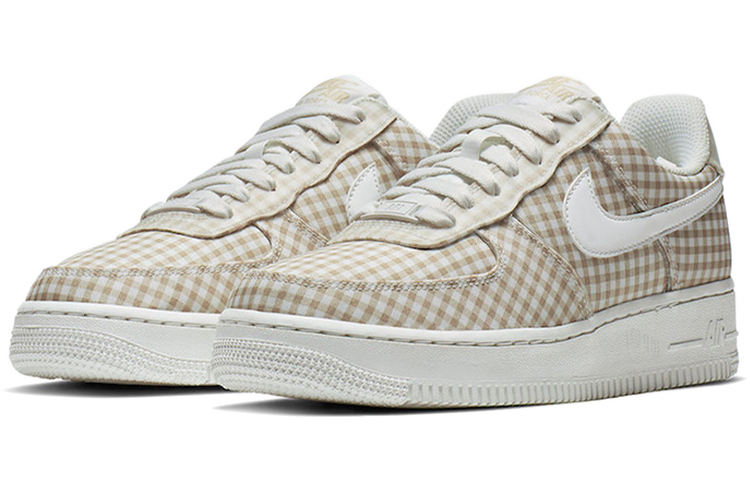 Женские кроссовки Nike Air Force 1 07 QS (бело-коричневые) — фото 2