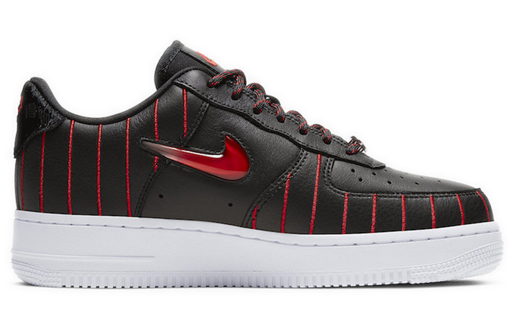 Женские кроссовки Nike Air Force 1 Jewel QS Women Of Chicago (черно-красные) — фото 2