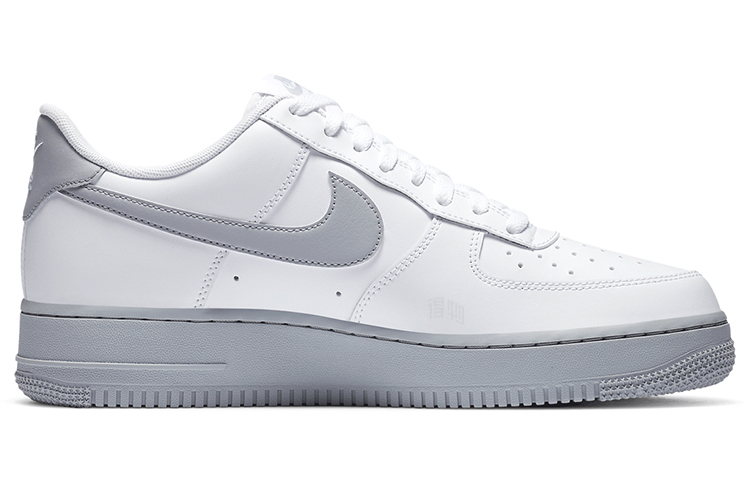 Мужские кеды Nike Air Force 1 07 "Wolf Grey" (серо-белый) — фото 2