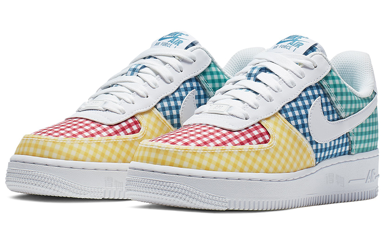 Женские кеды Nike Air Force 1 07 QS (белые в клетку) — 彩色 — фото 2