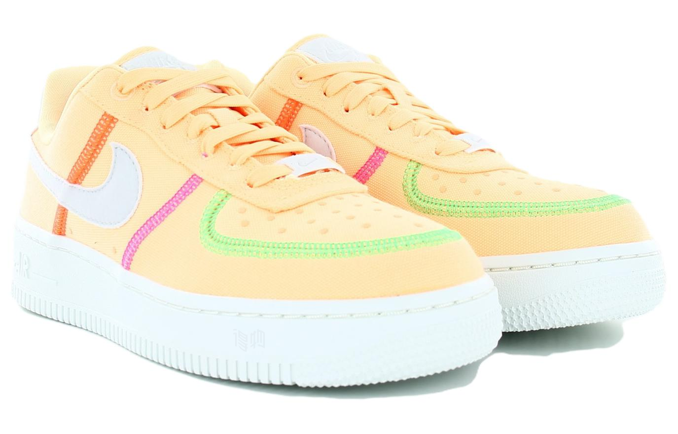 Женские кроссовки Nike Air Force 1 '07 LX (белыйоранжевый) — фото 3