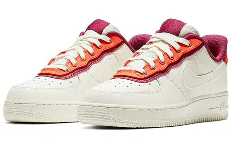Женские кроссовки Nike Air Force 1 07 AF1 (бело-красные) — Бежевыйбелыйкрасный — фото 3