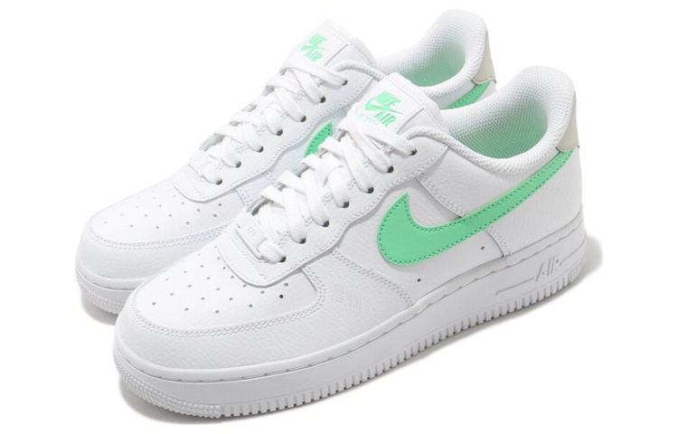 Женские кроссовки Nike Air Force 1 07 (бело-зеленые) — фото 3
