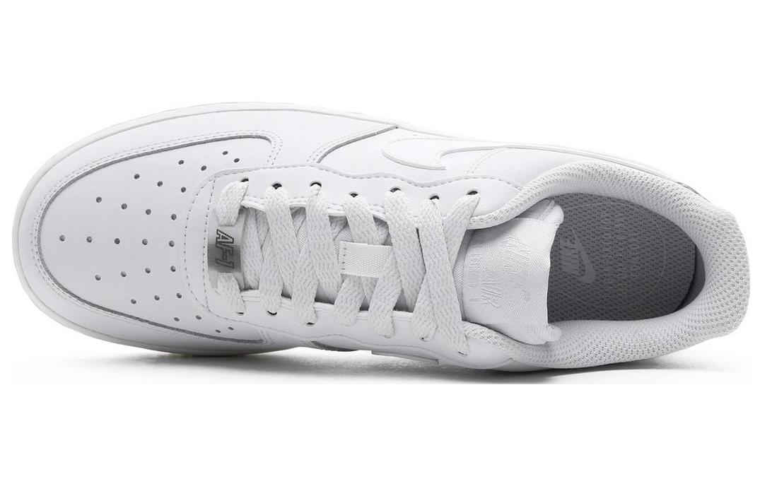 Женские кроссовки Nike Air Force 1 Essential (белые с серебристым) — Белый — фото 4