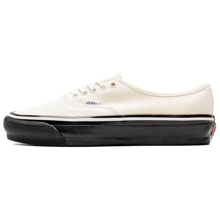 Vans logo-tag sneakers