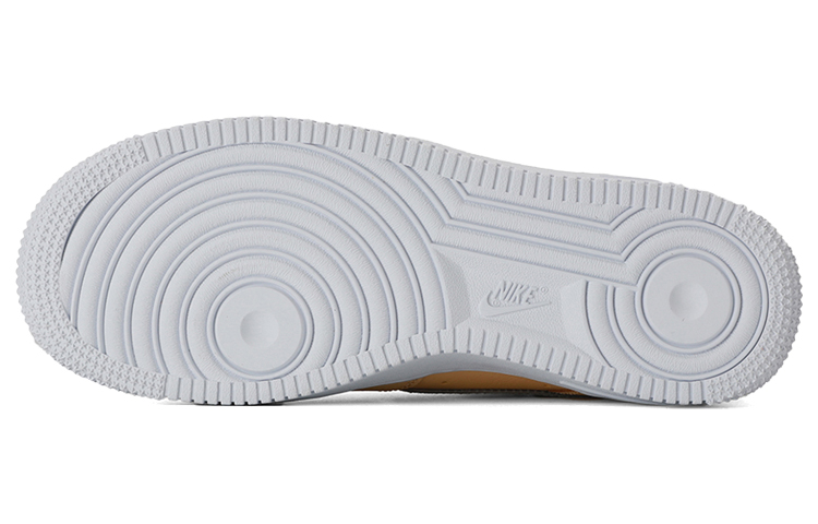 Женские кроссовки Nike Air Force 1 07 ESS (желтые) — 淡黄 — фото 5