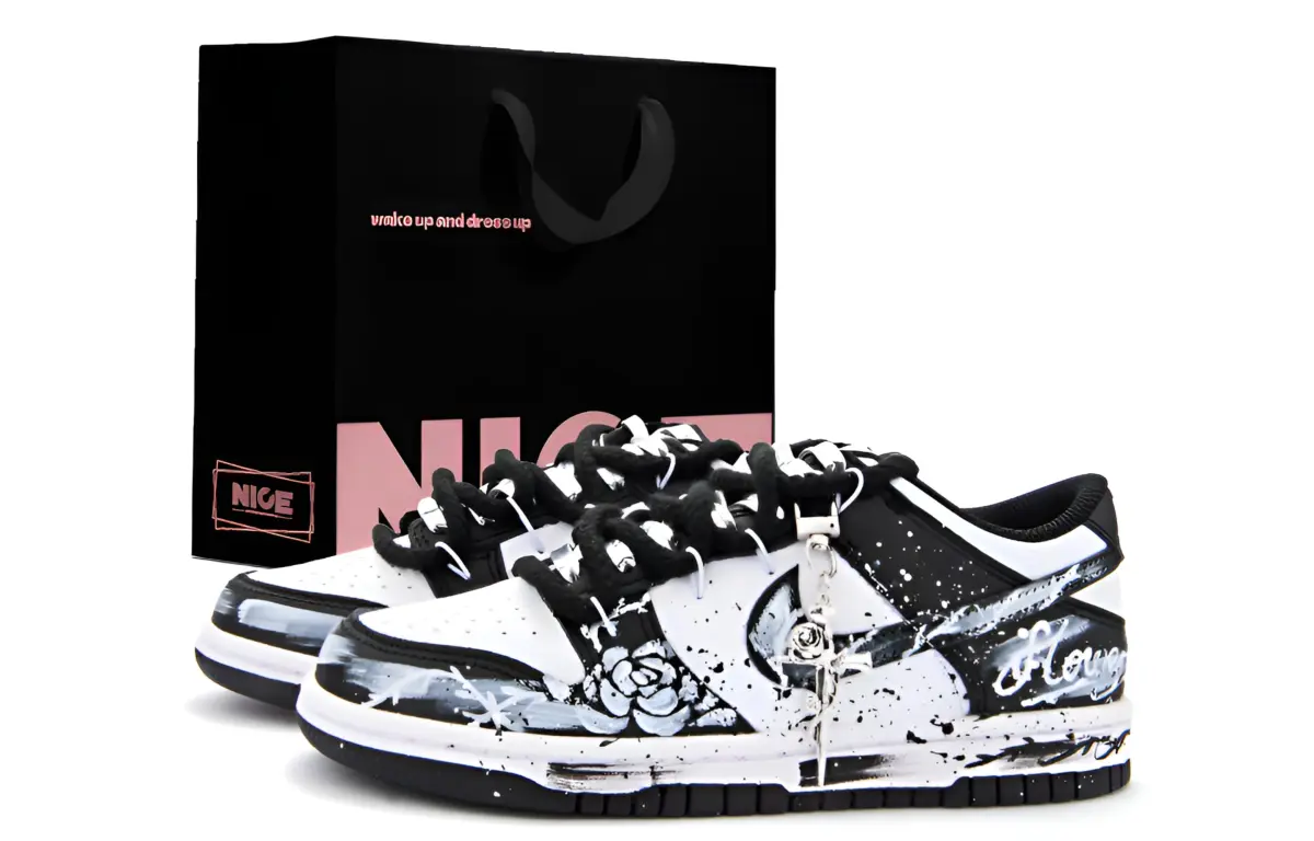 Nike Dunk Abrasion Resistant Breathable Abrasion Resistant Breathable Low top Skateboard Shoes Unisex Black White