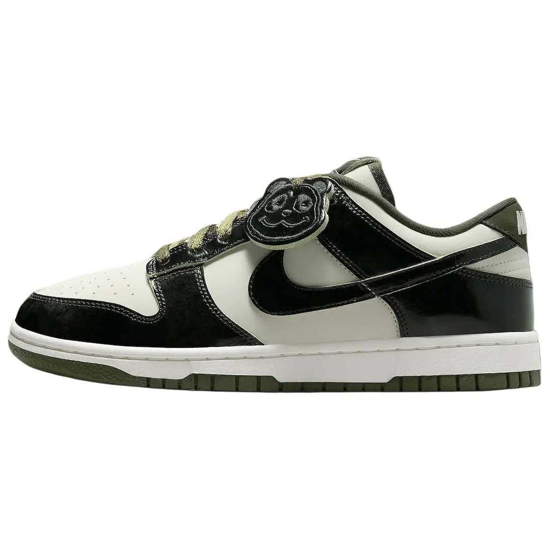 Nike Dunk SE Slip Resistant Abrasion Resistant Low top Skateboard Shoes Women's White Black