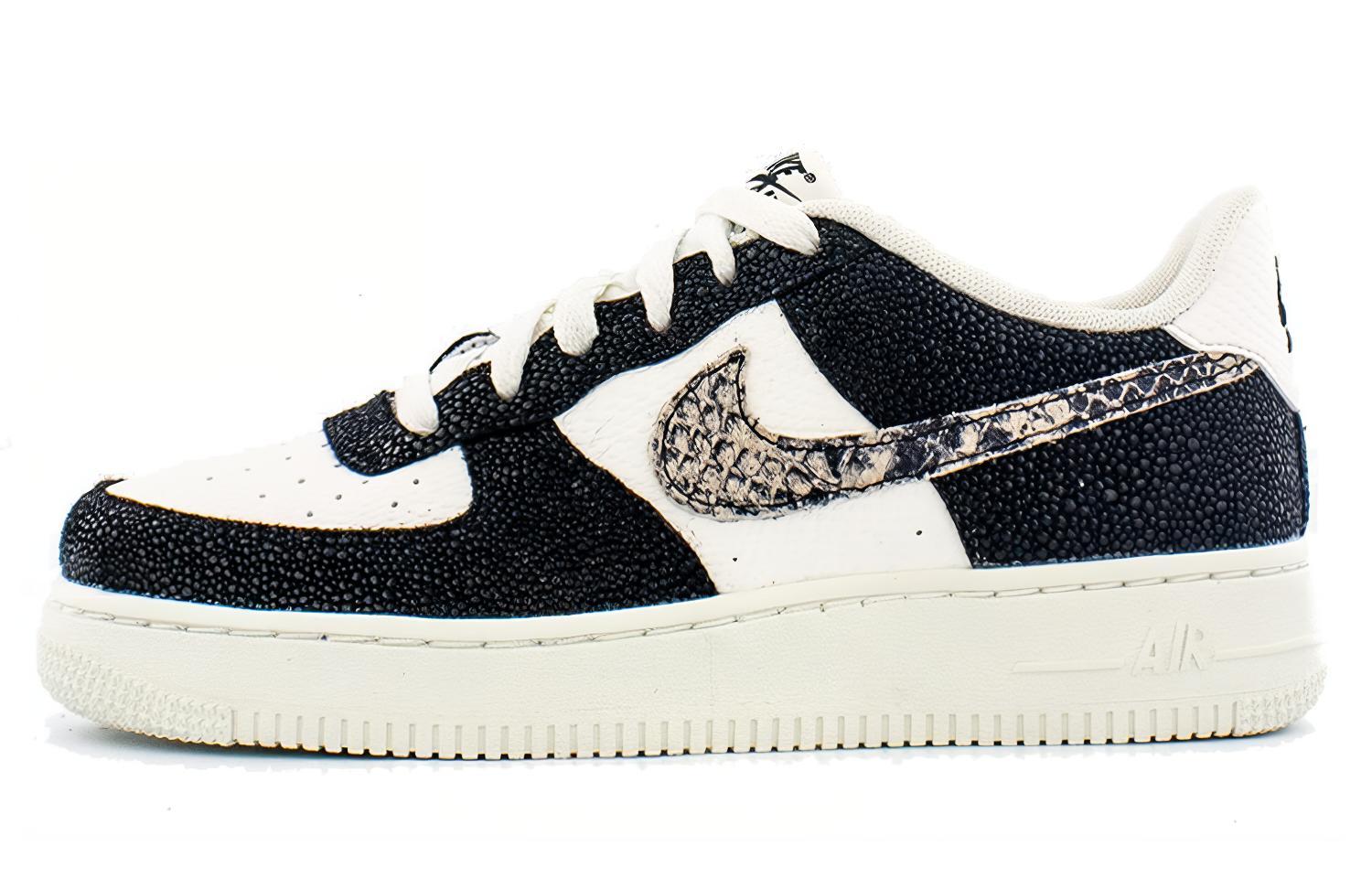 Кроссовки Nike NikeAir Force 1 GS (бело-черные)
