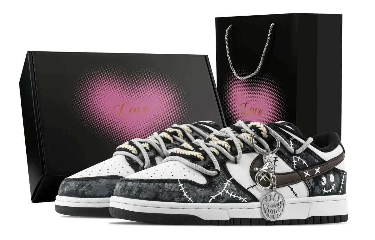 Nike Dunk Smiley Face Sewing, Heart Box Abrasion Resistant Low top Skateboard Shoes Unisex Black White