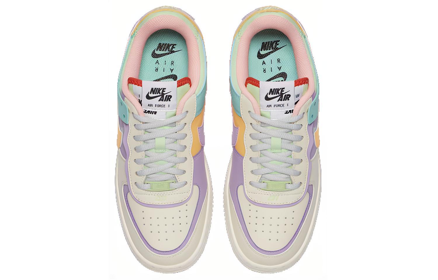 Женские кроссовки Nike Air Force 1 (фиолетово-желтые) — 淡象牙白/热带绿/蒸气绿/天体金 — фото 4