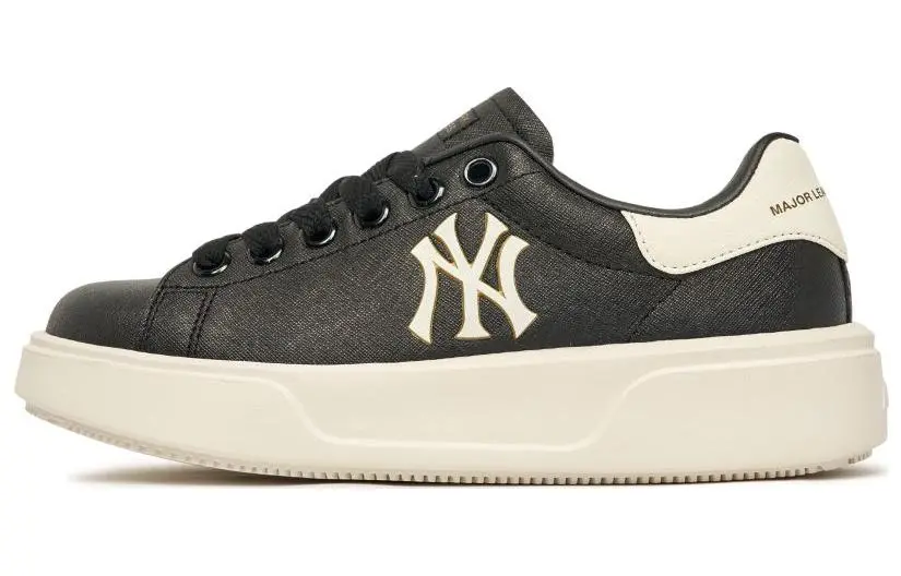 MLB Chunky Classic Yankees Slip Resistant Abrasion Resistant Low top Skateboard Shoes Unisex Black White