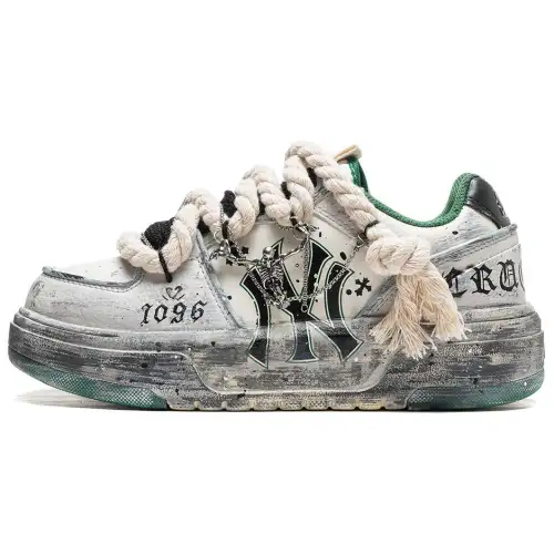 MLB Chunky Liner Distressed, Skeleton Legacy Slip Resistant Abrasion Resistant Low top Skateboard Shoes Unisex