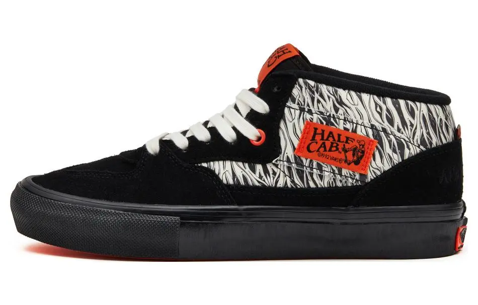 Victoria X Vans Half Cab Black White