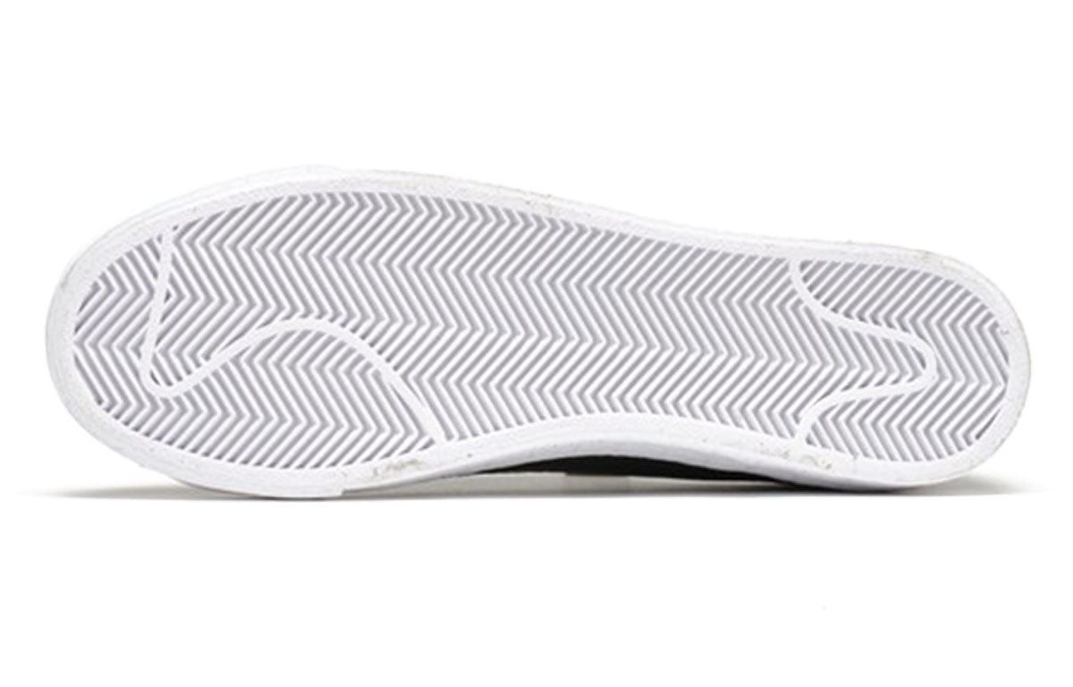Женские кеды Fragment Design x Nike Tennis Classic (черные) — фото 5