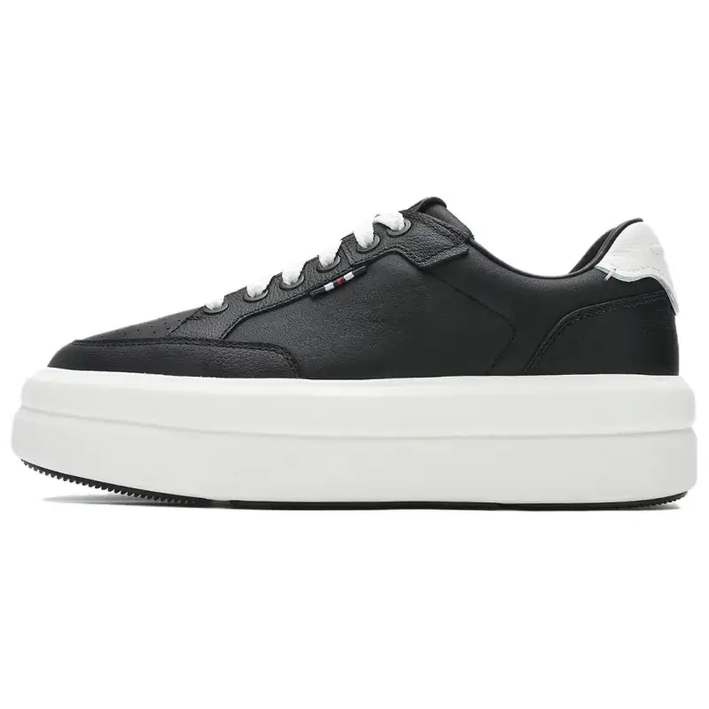 FILA Victoria Cushioning, Wear Resistant Low top Skateboard Shoes Women's Black White