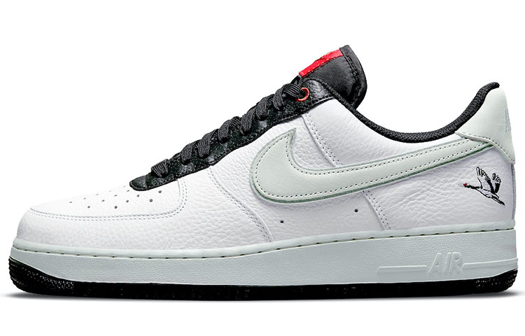 Мужские кроссовки Nike Air Force 1 milky stork (бело-черные) — фото 1