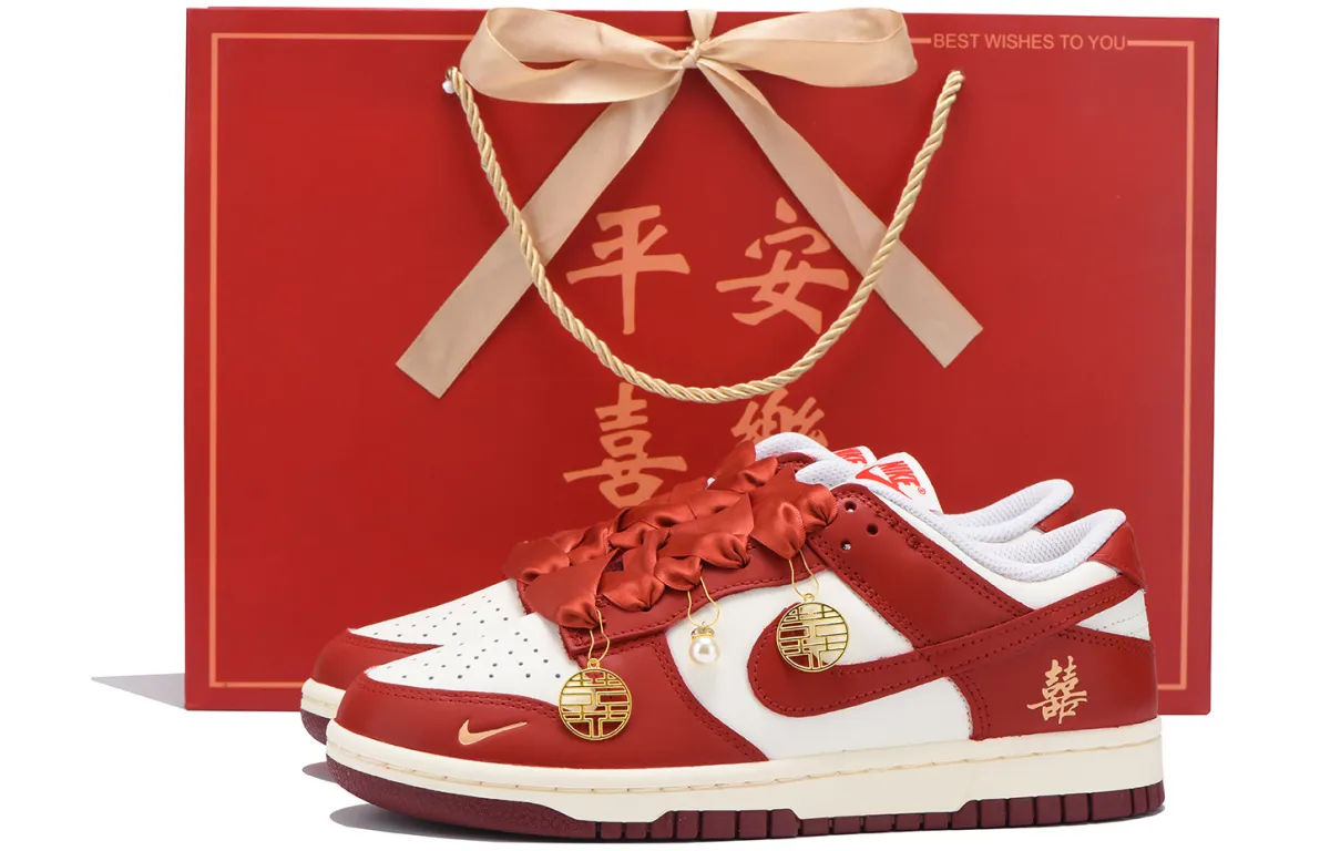 Nike Dunk Slip Resistant Abrasion Resistant Low top Skateboard Shoes Women's True Red