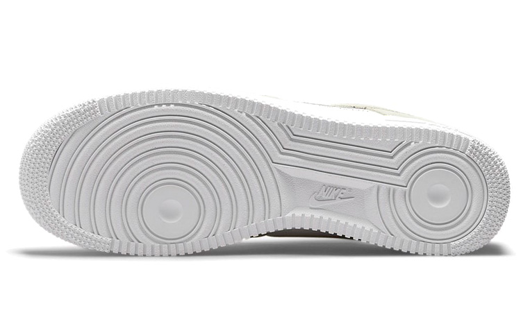 Мужские кеды Nike Air Force 1 07 LV8 "First Use" (бело-красные) — фото 6