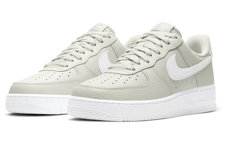 Мужские кроссовки Nike Air Force 1 '07 (серо-белые) — Серый / белый — фото 3