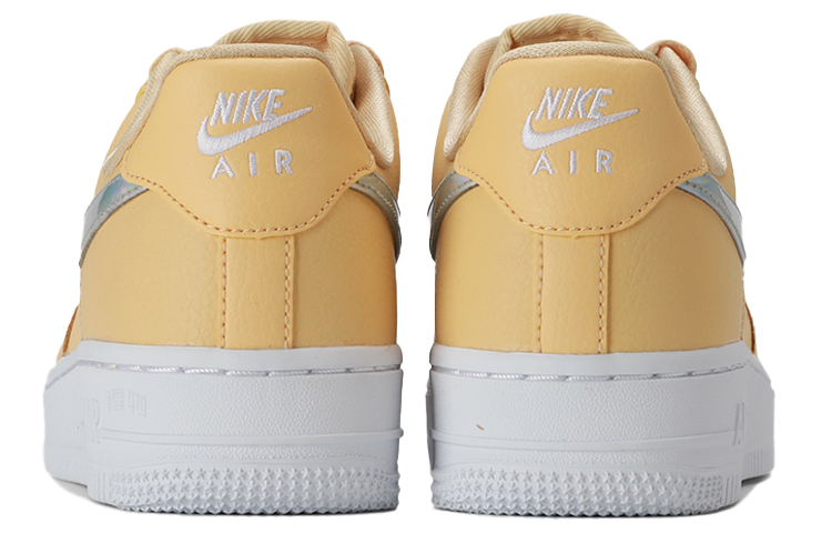 Женские кроссовки Nike Air Force 1 07 ESS (желтые) — 淡黄 — фото 4