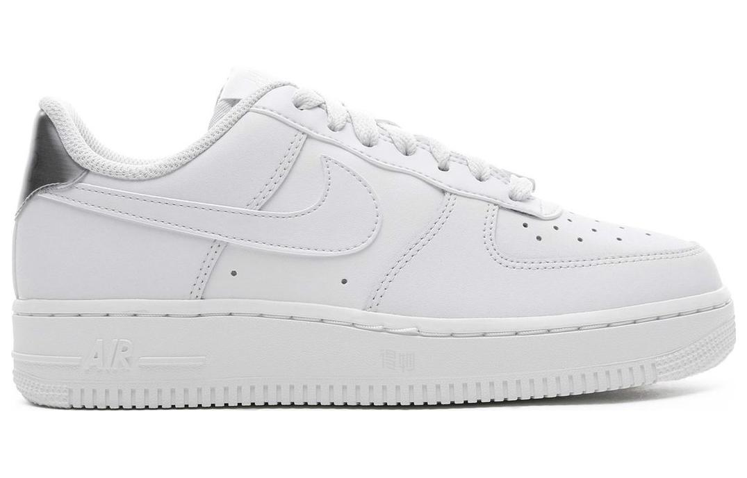 Женские кроссовки Nike Air Force 1 Essential (белые с серебристым) — Белый — фото 2