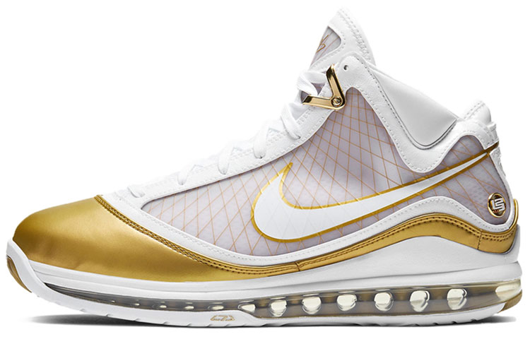 Баскетбольные кроссовки Nike Nike Lebron 7 qs "china moon" 2020 (бело-золотой)