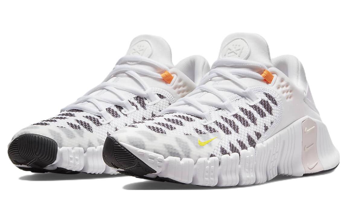 Женские кроссовки Nike Free Metcon 4 (белый / розовый / синий / черный) — Белый / розовый / синий / чёрный — фото 3