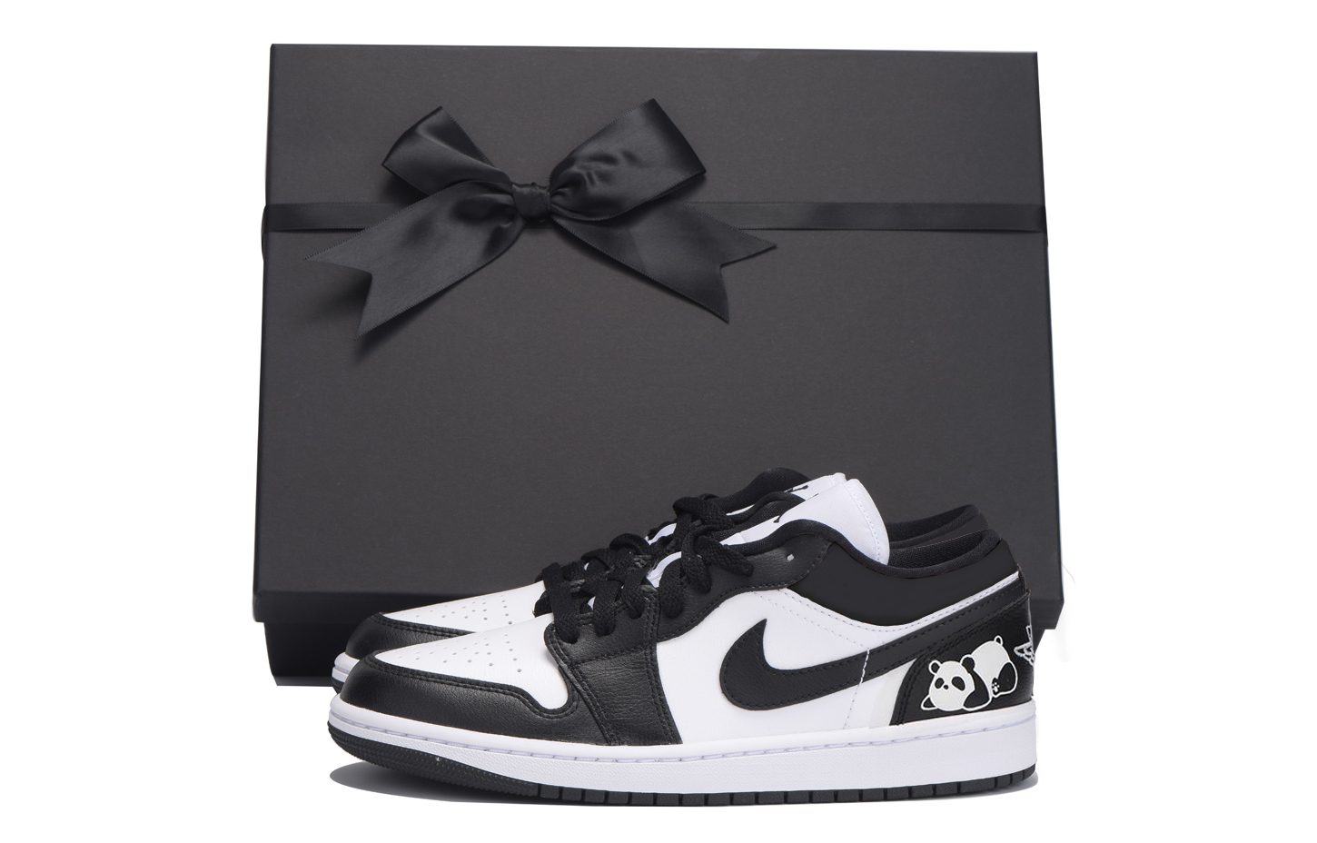 Jordan Air Jordan 1 Slip Resistant Coverage Low top Vintage Basketball Shoes Women’s Black White