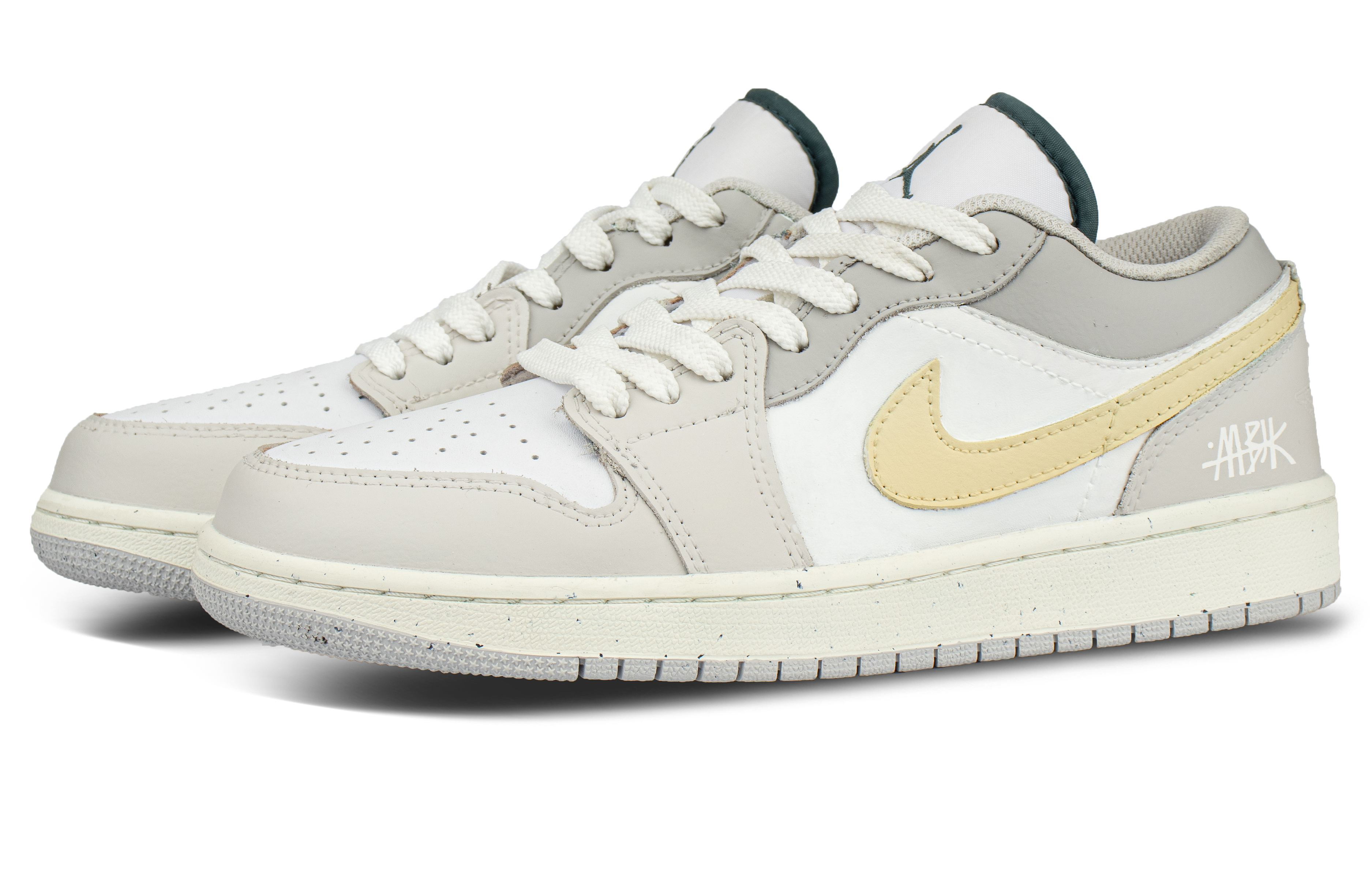 Jordan Air Jordan 1 Leather Wear resistant And Lightweight Low top Vintage Basketball Shoes Unisex