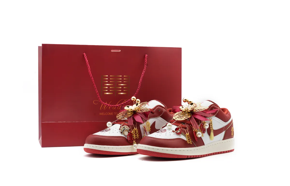 Jordan Air Jordan 1 Slip Resistant Abrasion Resistant Low top Vintage Basketball Shoes Unisex Red White