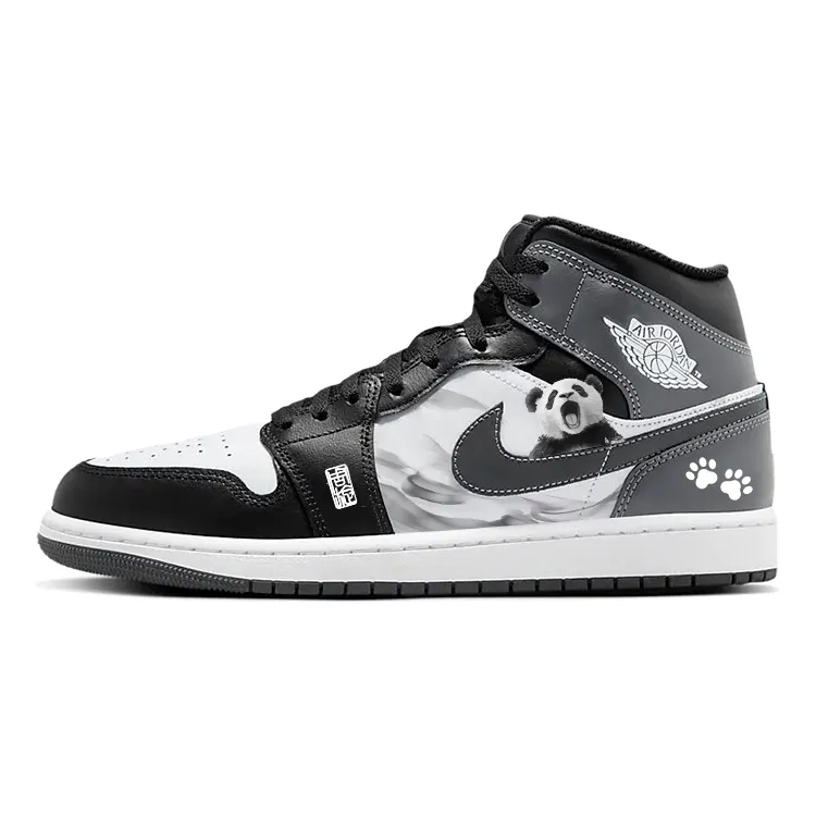 Jordan Air Jordan 1 Slip Resistant Abrasion Resistant Mid top Vintage Basketball Shoes Unisex Black White