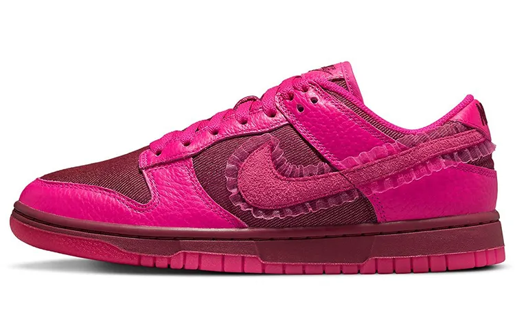 Nike Dunk Low 'Valentine's Day' Women's