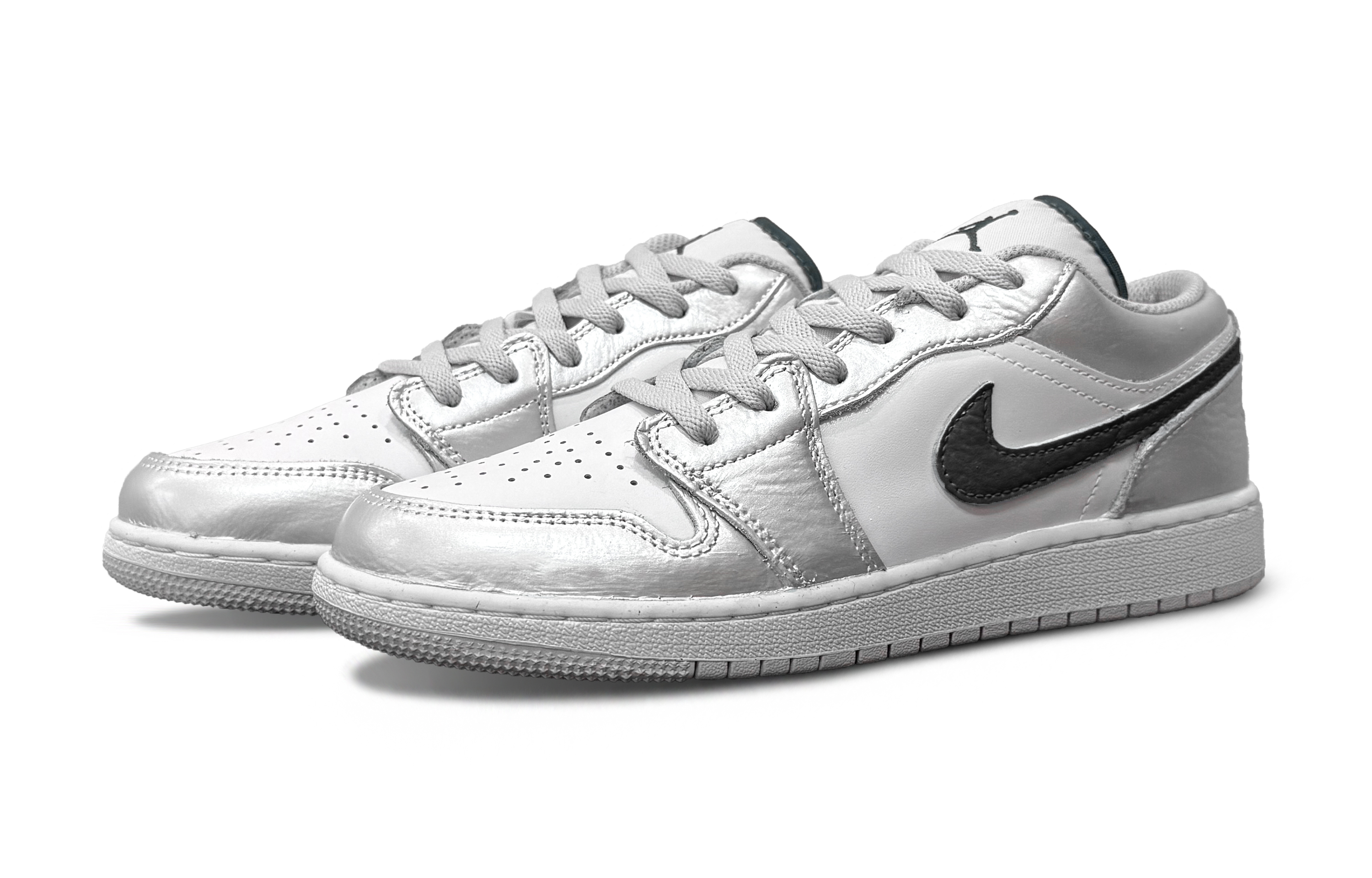 Jordan Air Jordan 1 Black Cosmos Silver Watch Abrasion Resistant Low top Vintage Basketball Shoes Unisex Silver
