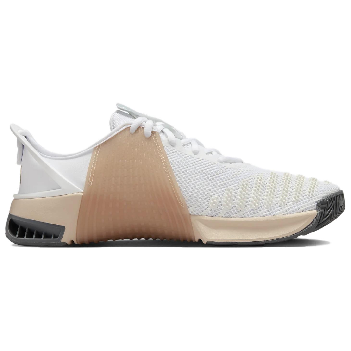 Nike Women’s Metcon 9 EasyOn ‘White Metallic Gold Sanddrift’