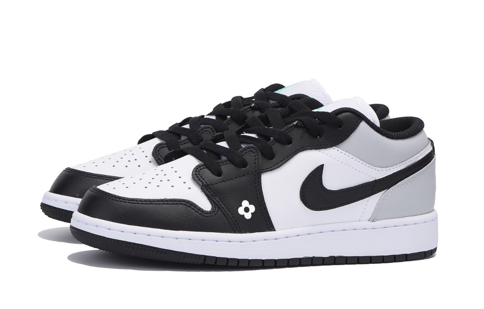 Jordan Air Jordan 1 Urban Chic Style Low top Vintage Basketball Shoes Men’s White