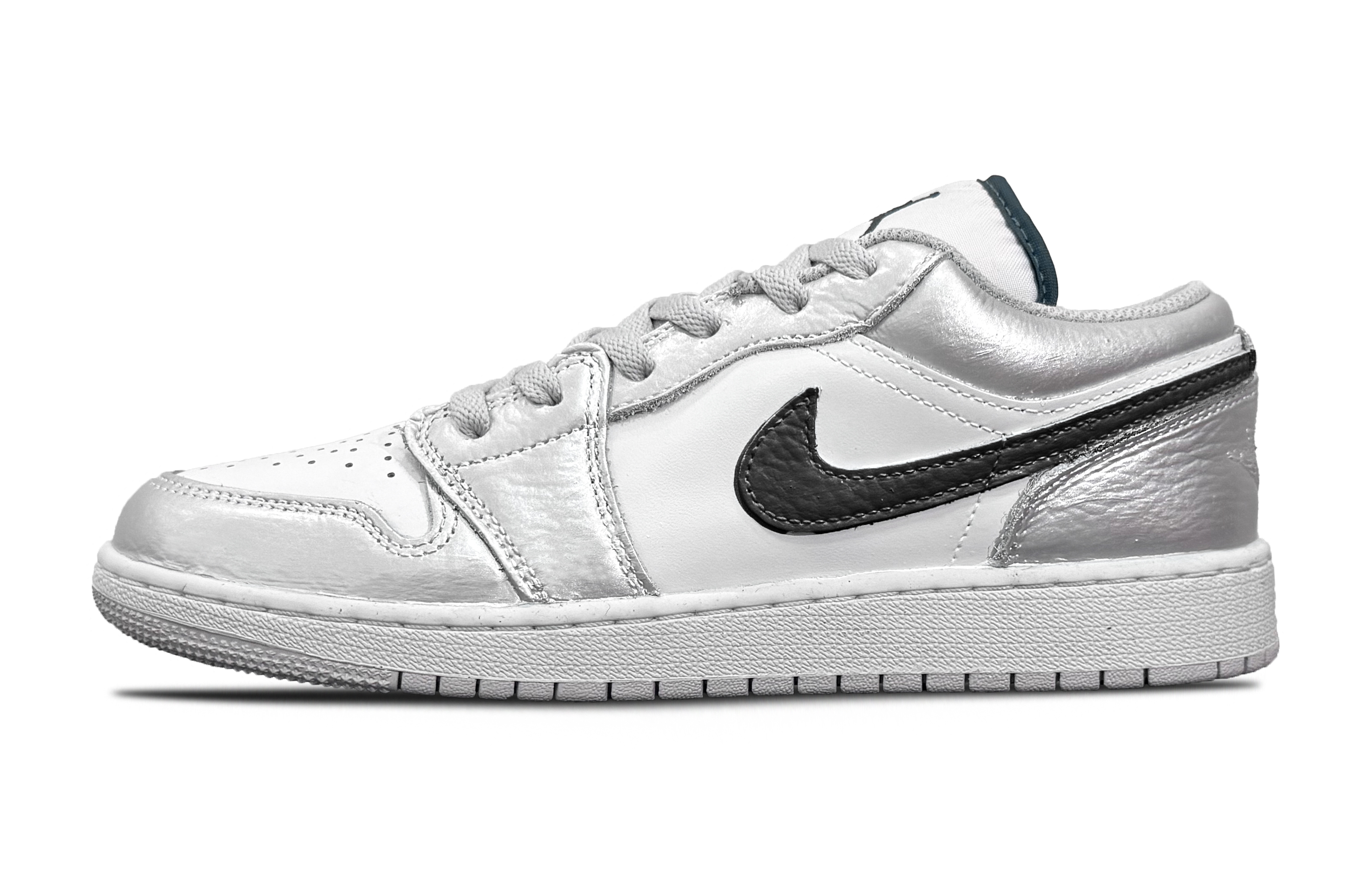 Jordan Air Jordan 1 Black Cosmos Silver Watch Abrasion Resistant Low top Vintage Basketball Shoes Unisex Silver