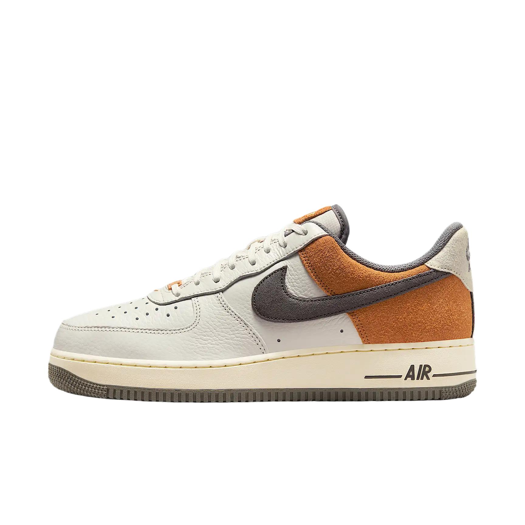 Мужские кроссовки Nike Air Force 1 1'07LV8 (бело-оранжевые)