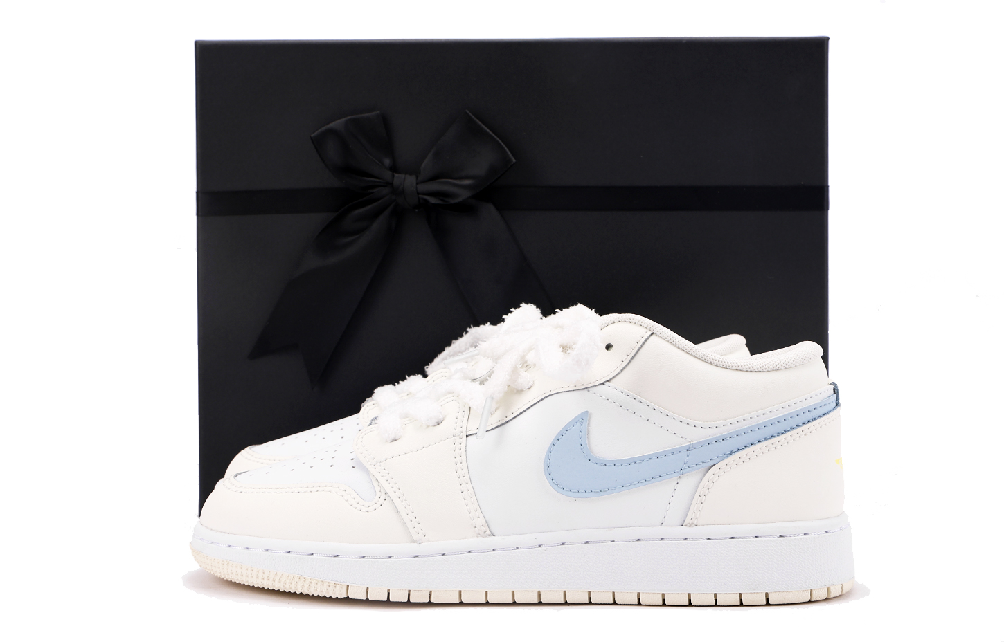 Jordan Air Jordan 1 Slip Resistant Coverage Low top Vintage Basketball Shoes GS White Blue