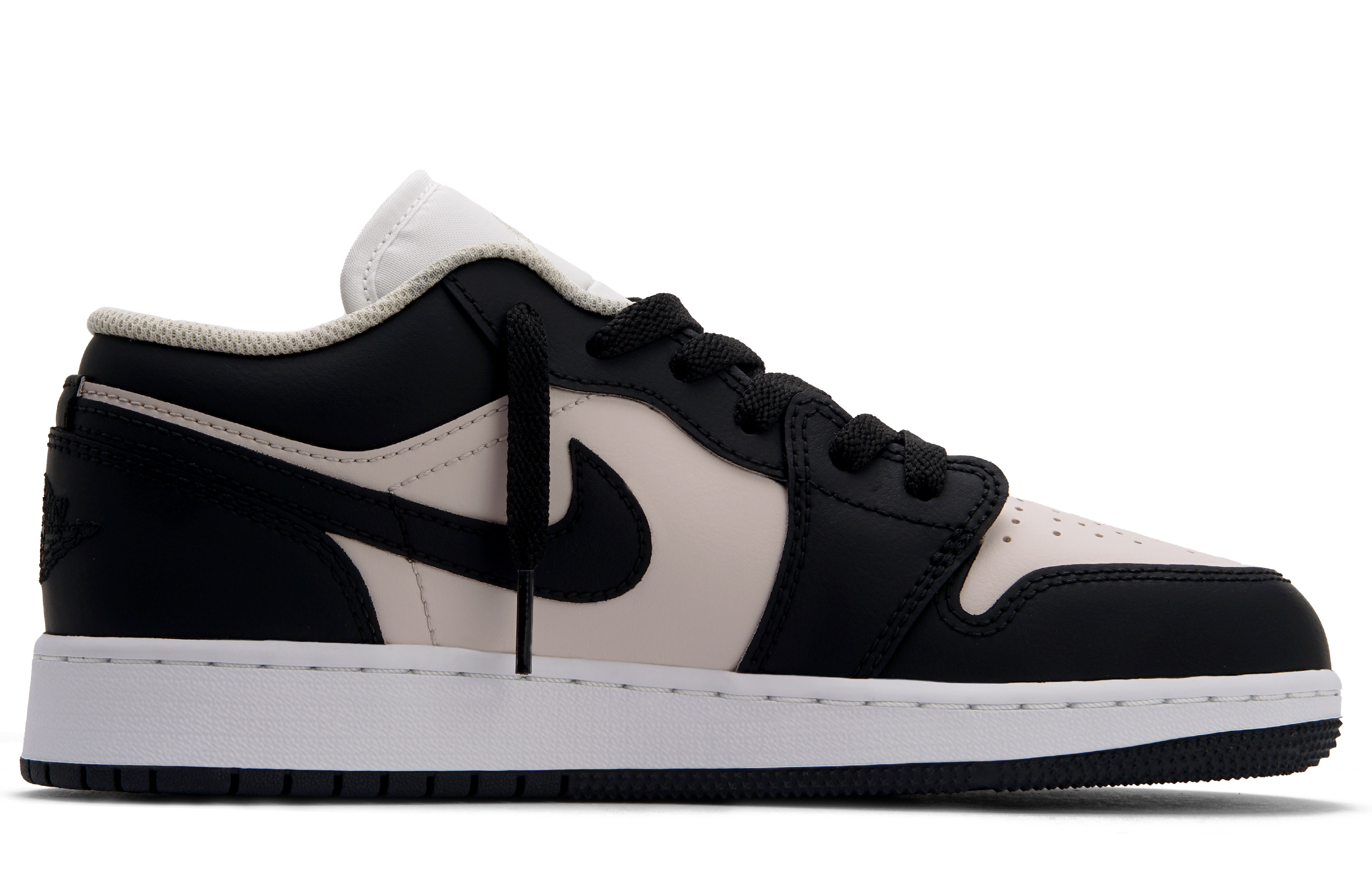 Jordan Air Jordan 1 Strawberry Salt Abrasion Resistant Low top Vintage Basketball Shoes Unisex Black Pink
