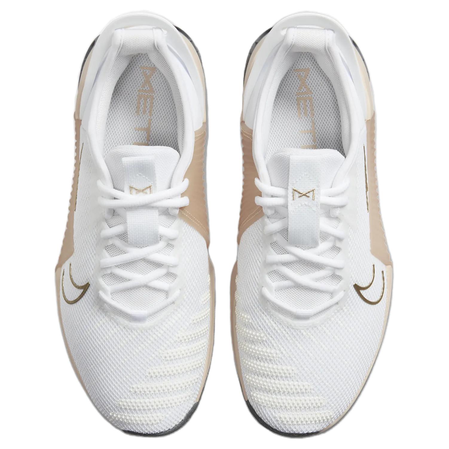 Nike Women’s Metcon 9 EasyOn ‘White Metallic Gold Sanddrift’
