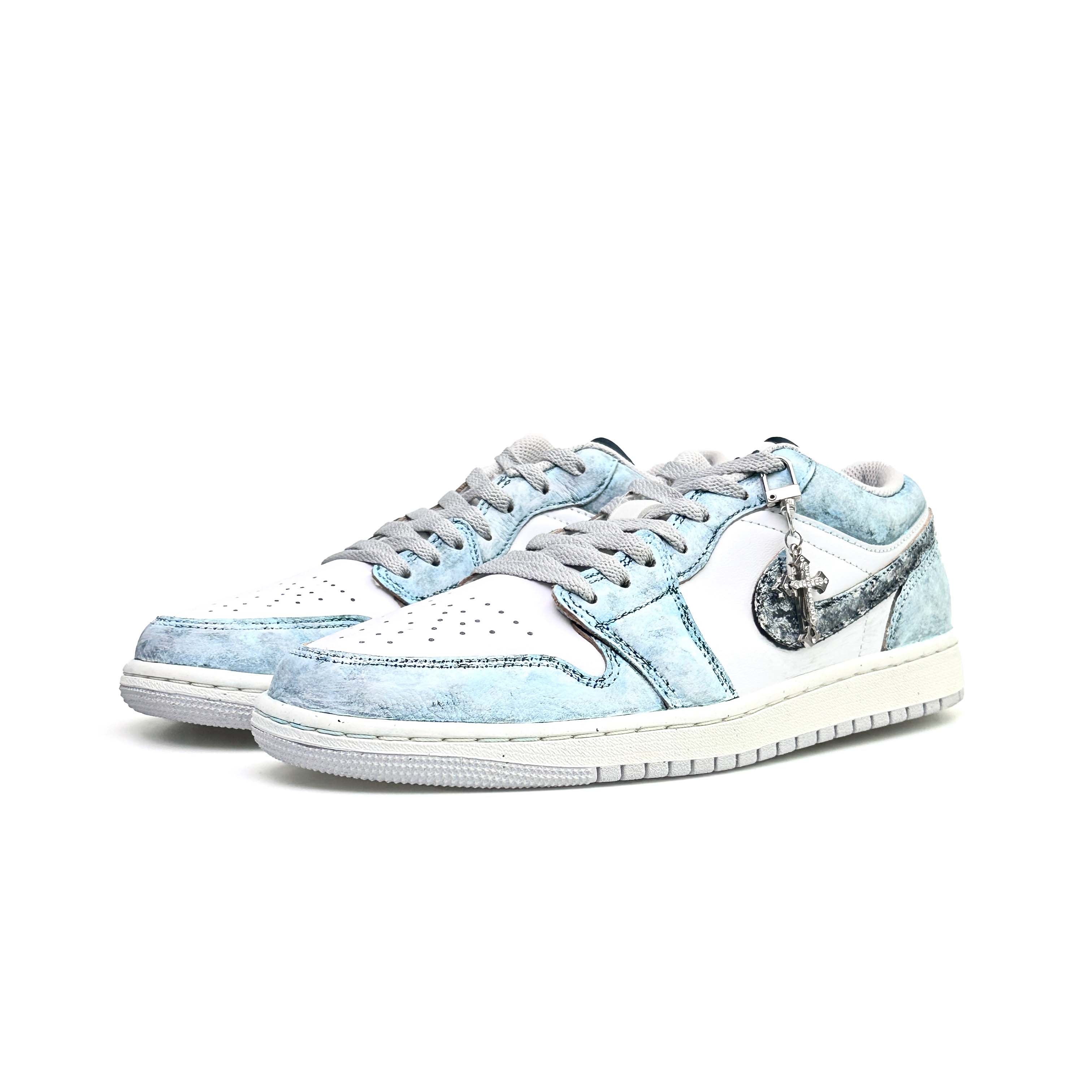 Jordan Air Jordan 1 Denim Luxury Wear resistant And Lightweight Low top Vintage Basketball Shoes Unisex Gray Blue