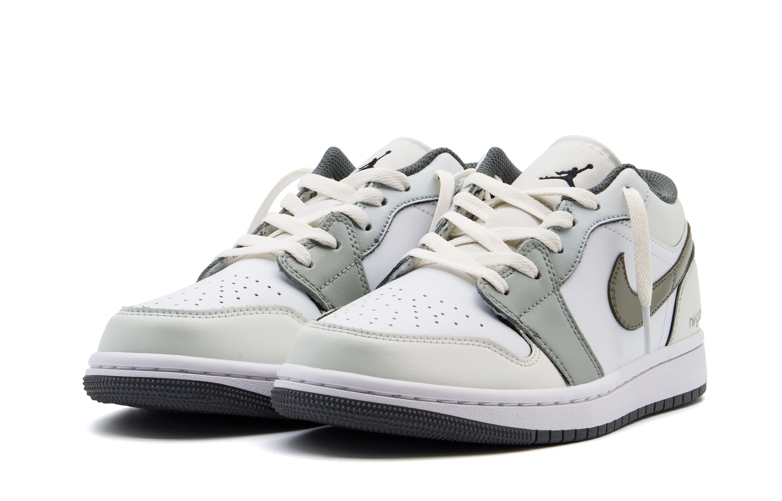Jordan Air Jordan 1 Cushioning, Wear Resistant Low top Vintage Basketball Shoes Unisex Light Gray