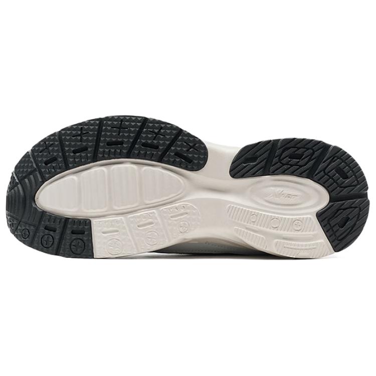 XTEP Lightweight Abrasion Resistant Coverage Low top Hiking Shoes Men’s Smoke Gray