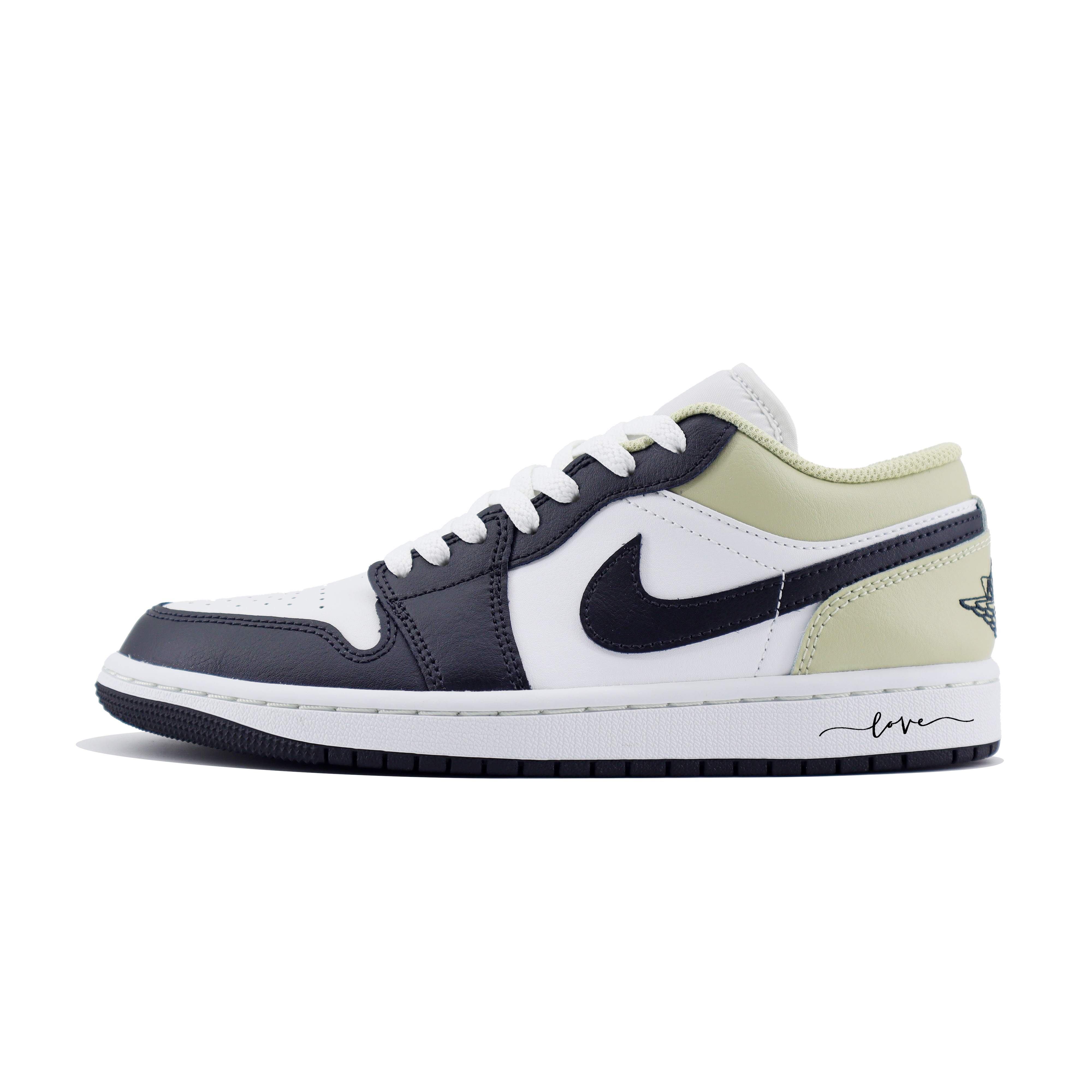 Jordan Air Jordan 1 Love Slip Resistant Abrasion Resistant Low top Vintage Basketball Shoes Unisex White Black