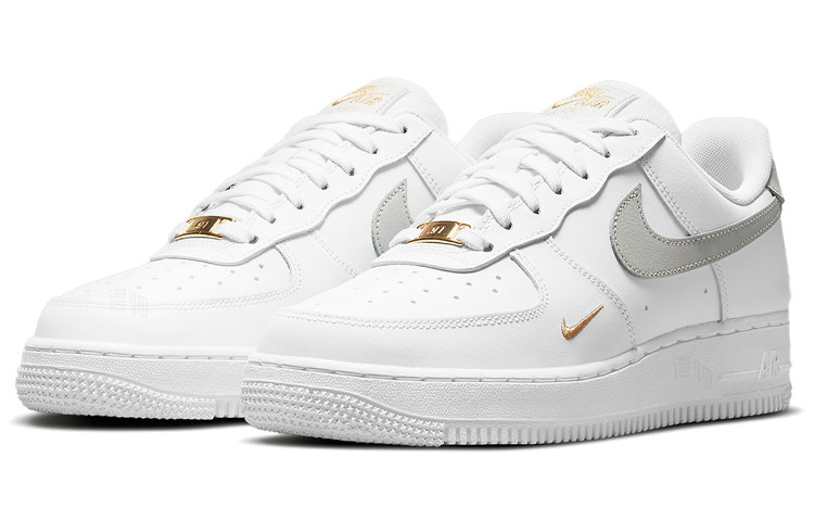 Женские кроссовки Nike Nike Air Force 1 07 essential (бело-серо-золотые) — фото 3