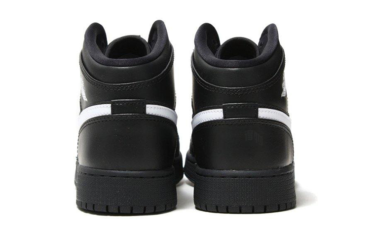 Женские кроссовки Jordan Air Jordan 1 Mid (BG) (черно-белые) — Чёрный / белый — фото 5